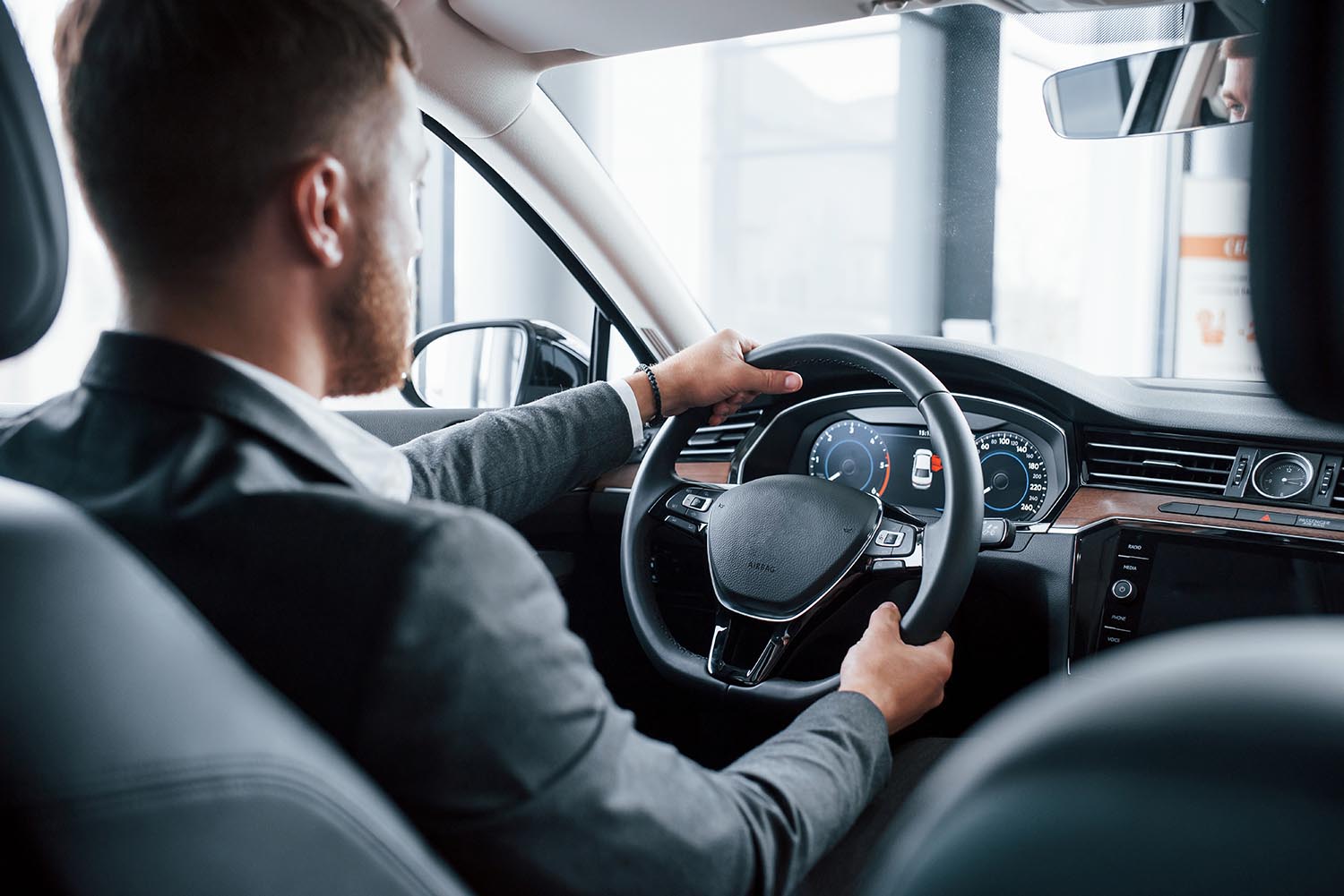 When Should You Hire a Safe Driver in Dubai?